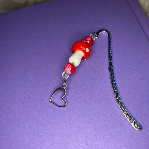 Mushroom Metal Hook Bookmark - Picture 2 of 4